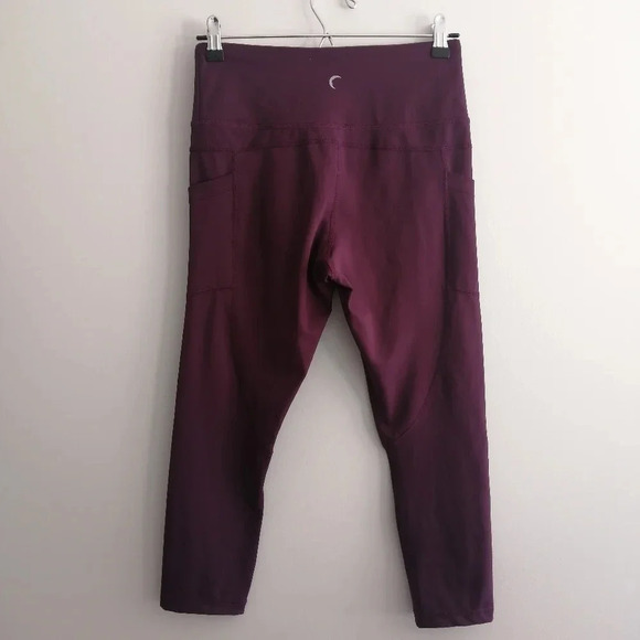 Zyia Pocket Light 'n Tight Crop Leggings in Plum Purple Size 6-8 - Picture 4 of 16